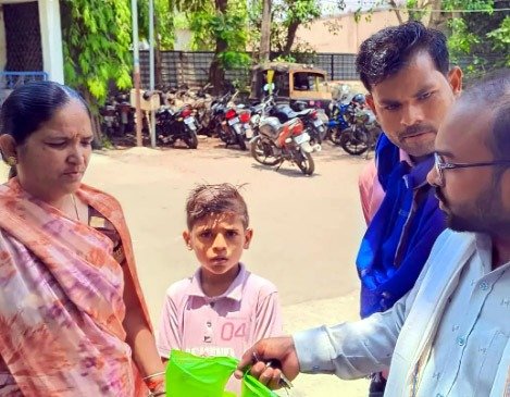 ज्वेलरी शॉप में एटीएम बदलकर धोखाधड़ी