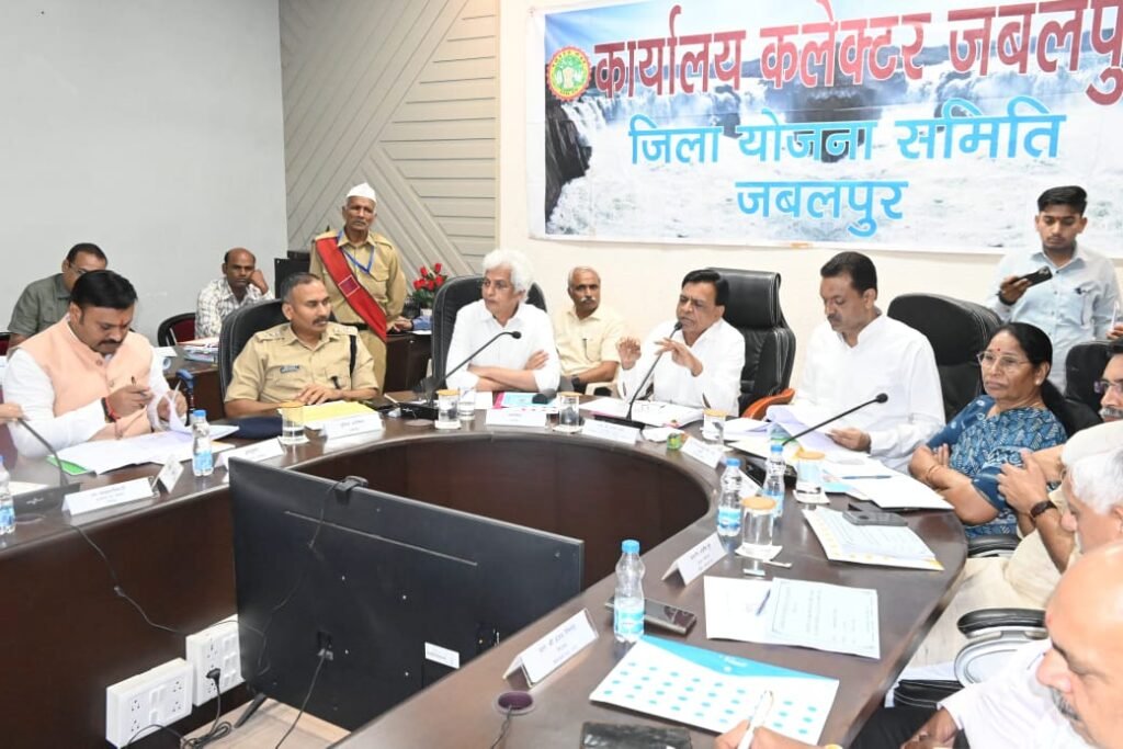 पेयजल आपूर्ति व्यवस्था के साथ सिविल डिफेंस प्लान पर चर्चा