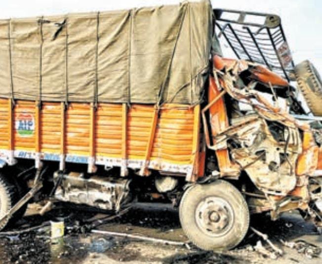 मवेशियों से भरा ट्रक हुआ दुर्घटनाग्रस्त