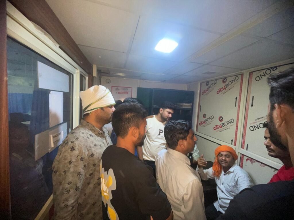 हॉस्पिटल में युवक की मौत के बाद परिजनों ने किया हंगामा