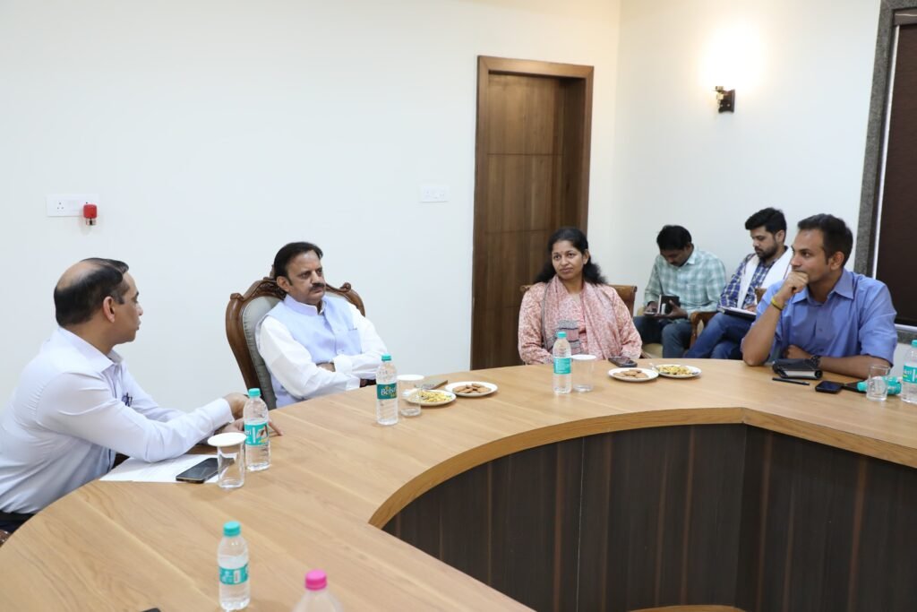 DY CM ने रीवा शहर में निर्माणाधीन विकास कार्यों की समीक्षा की