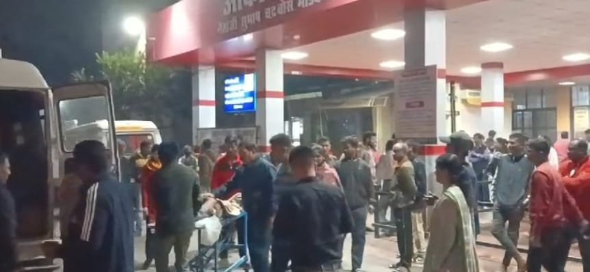 बदमाशों ने युवक को चाकुओं से गोदा, हालात नाजुक 