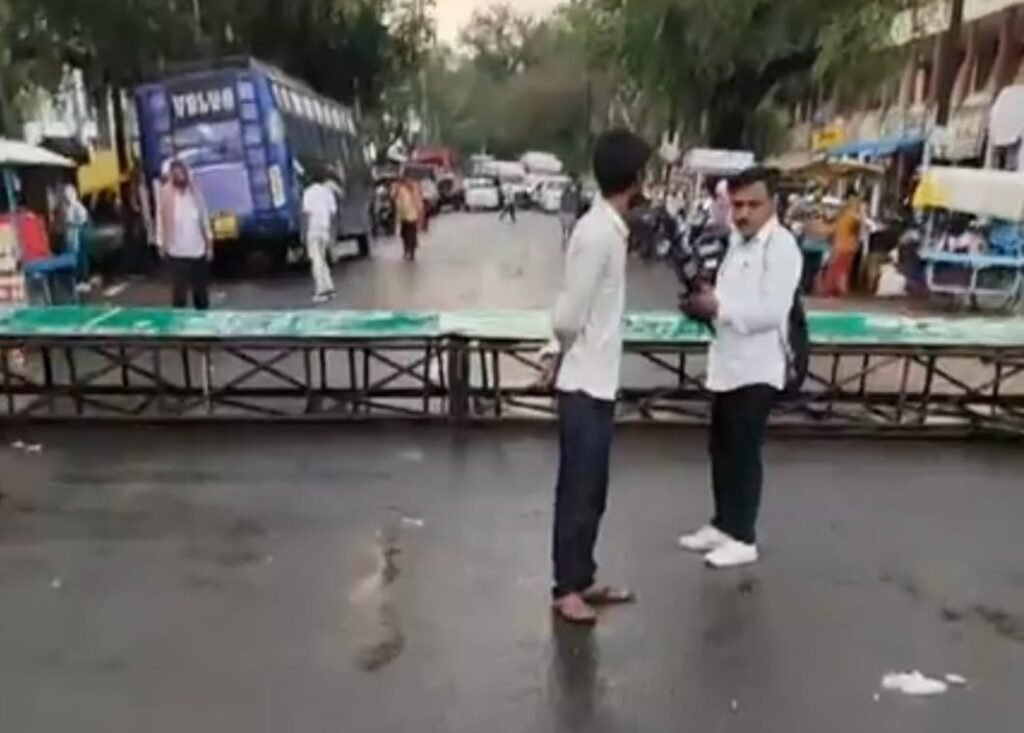 तेज आंधी -तूफान ने शहर में बरपाया कहर,घंटों ठप्प रही विद्युत आपूर्ति