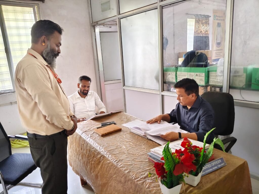 संयुक्त कलेक्टर ने लोक सेवा केन्द्र रीवा का किया औचक निरीक्षण