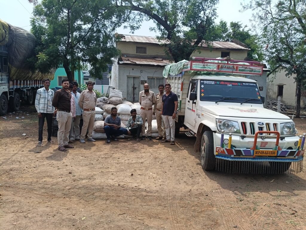 वन विभाग की कार्रवाई: अवैध रूप से गोंद परिवहन करते हुऐ पकड़ा