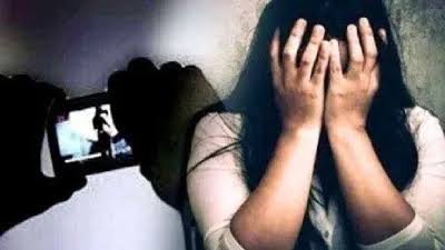 न्यूड वीडियो बनाकर ब्लैकमेलिंग, ऐंठे पैसे