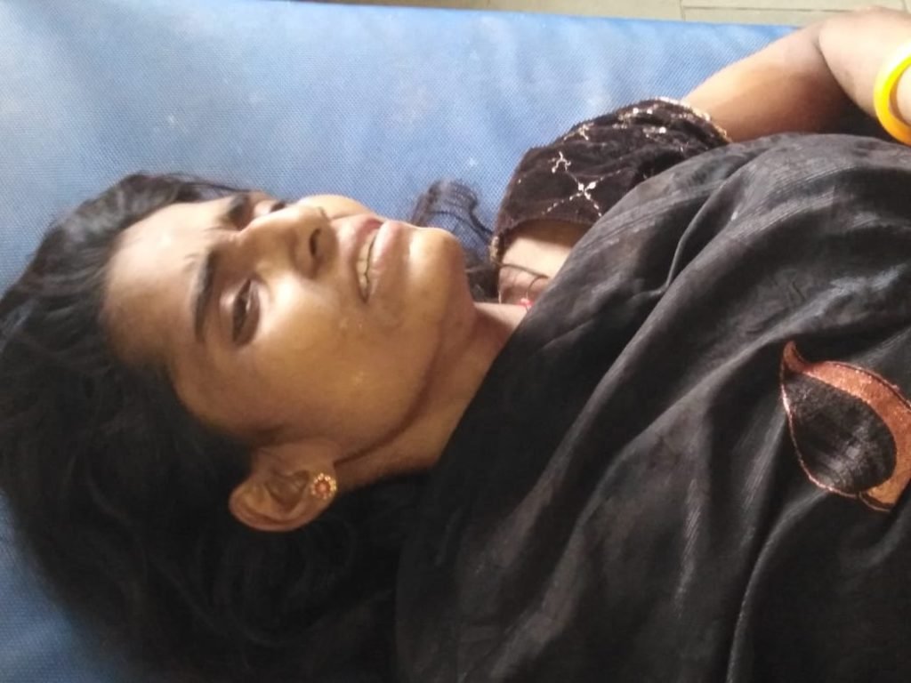 घरेलू विवाद हुआ हिंसक; पति-पत्नी की मारपीट में ससुर भी घायल