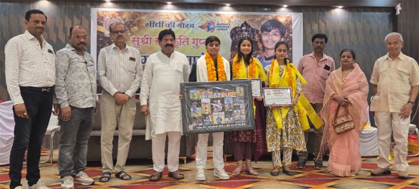 संस्कृति गुप्ता,विधि केसरवानी और स्नेहा जायसवाल सम्मानित