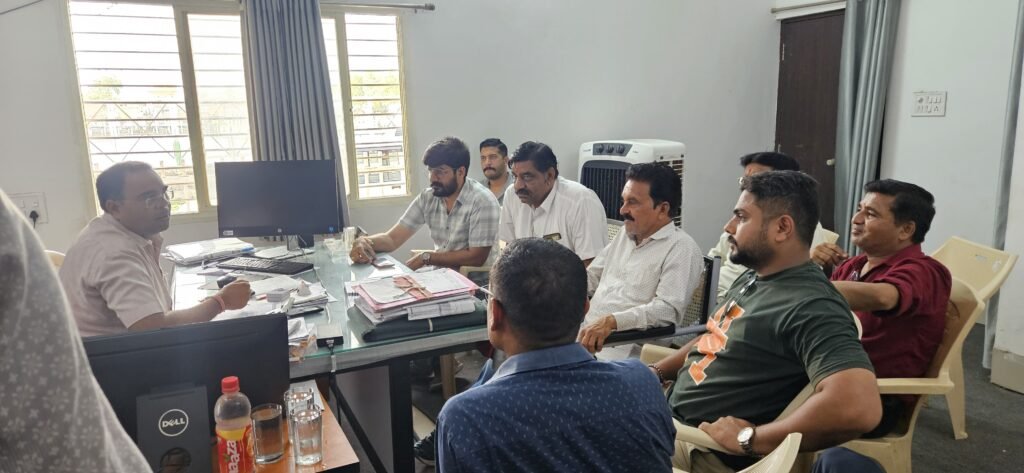 बिजली कटौती पर भाजपा का प्रतिनिमण्डल DE से मिला