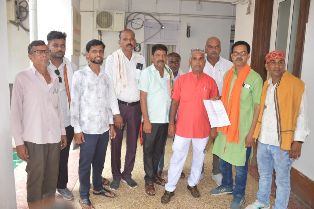 5 माह बाद भी नहीं हुआ भुगतान, किसानों ने कलेक्ट्रेट में लगाई गुहार 