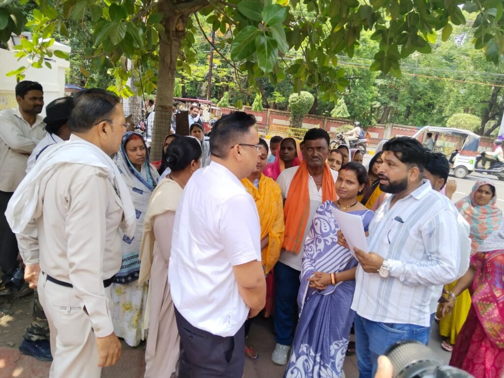 गलत इलाज करने वाले डॉक्टर पर हो कार्यवाही 