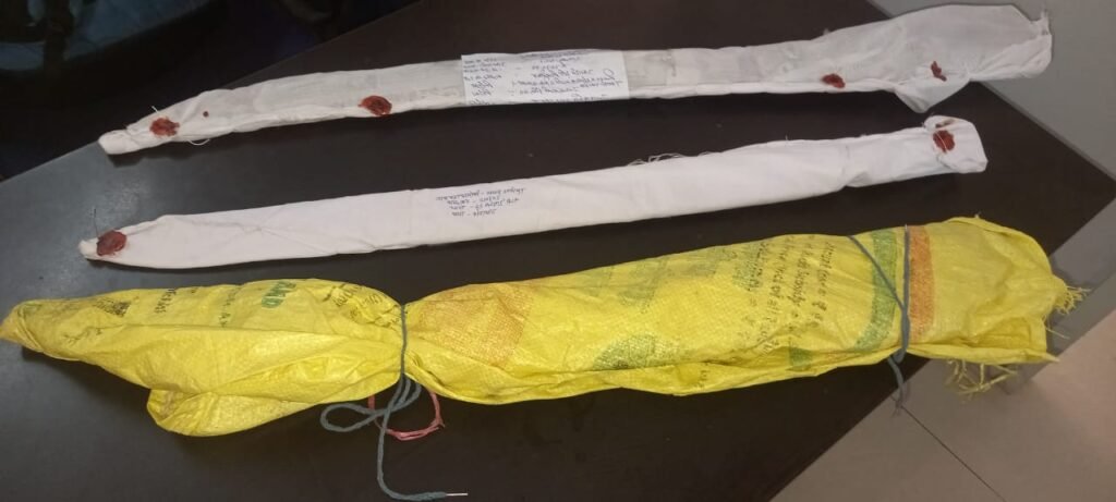 तीन तलवारबाज पकड़ाए 