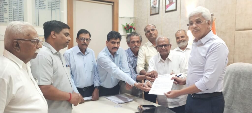 किसान प्रतिनिधियों ने कलेक्टर को सौंपा ज्ञापन