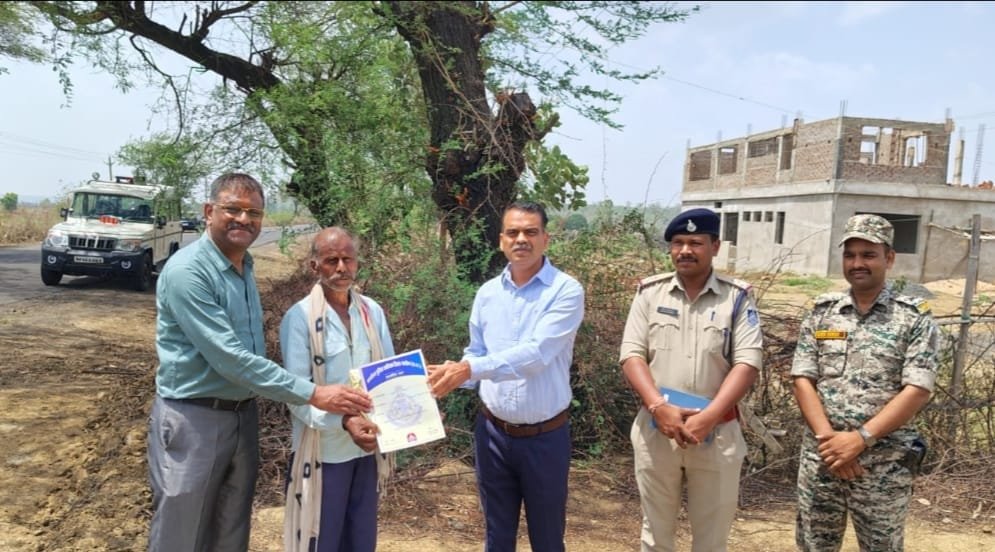 अपहरण: मासूम दिव्यम का सुराग देने वाले मजदूर हुए पुरस्कृत