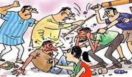 दो पक्ष भिड़े, पांच घायल