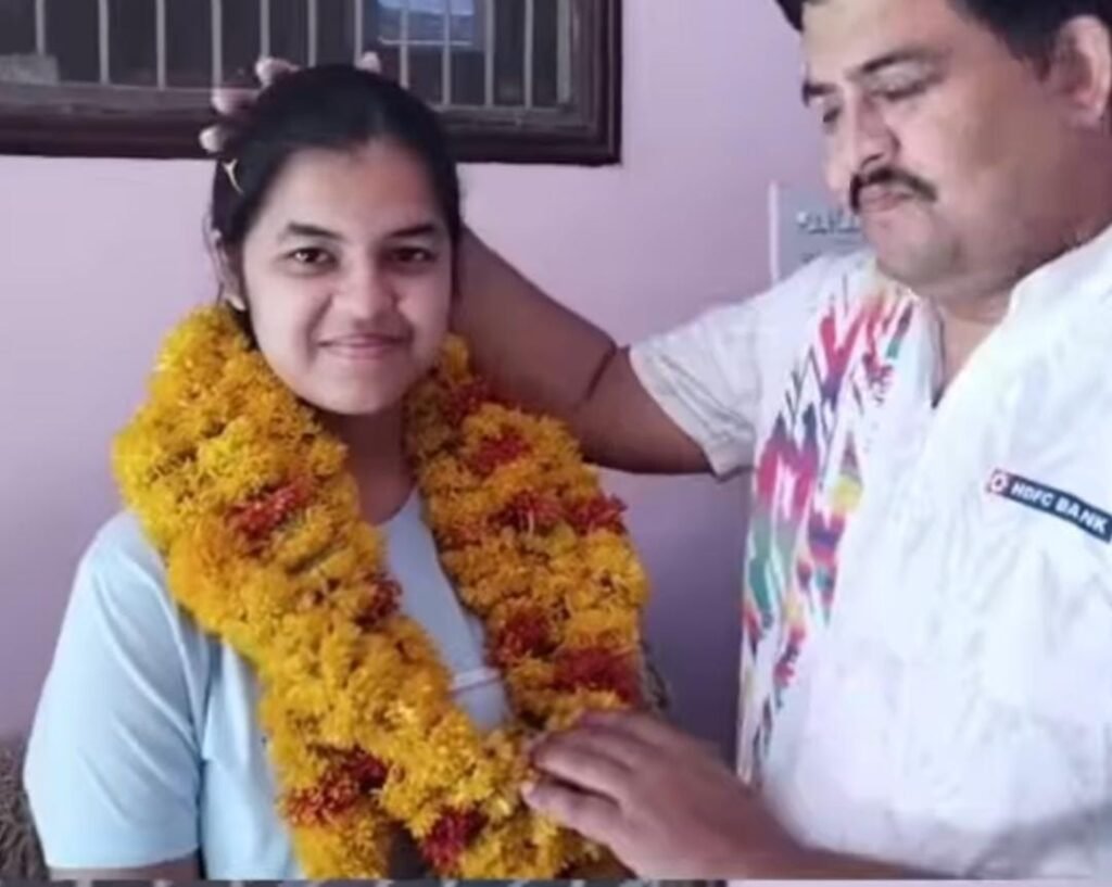 साइंस ग्रुप में ग्वालियर की स्नेहा शर्मा ने प्रदेश में दूसरा स्थान प्राप्त किया