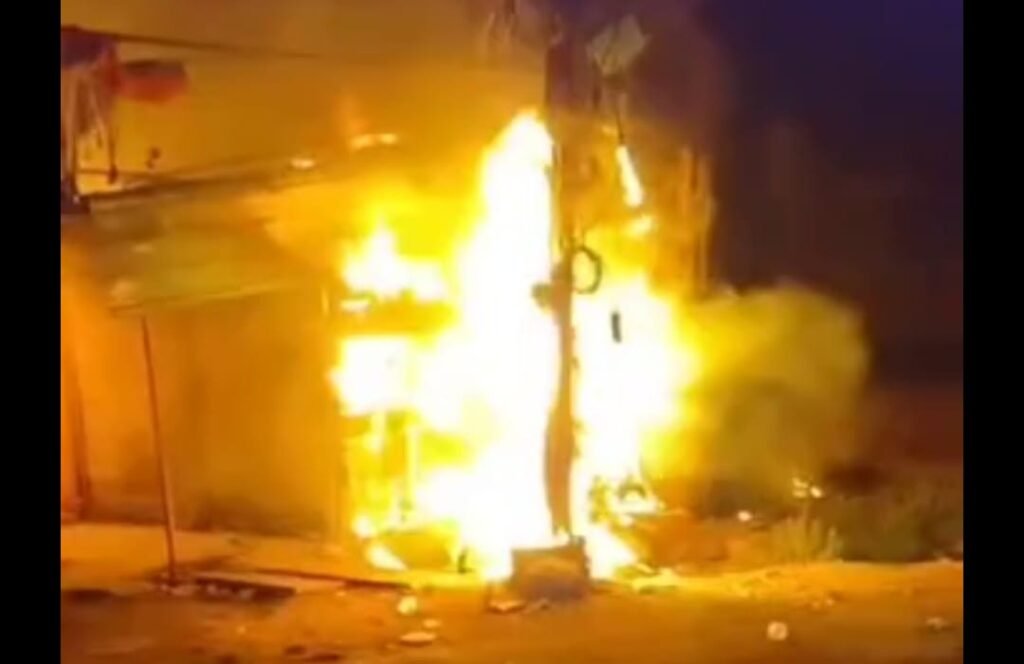 सब्जी की दुकानों में आग से एक लाख का माल खाक