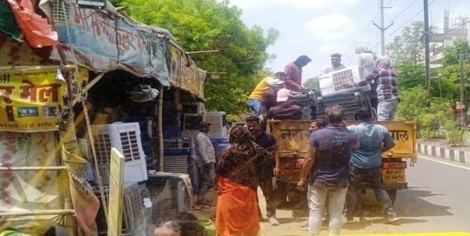 ननि ने हटाया अतिक्रमण, दो व चार पहिया वाहन सहित कूलर, ठेले-गुमठी भी किए जब्त