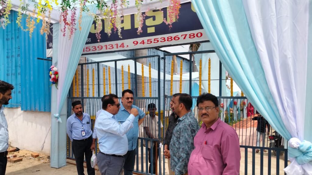 बगैर अनुमति के चल रहे विवाह घर में नगर निगम ने जड़ा ताला