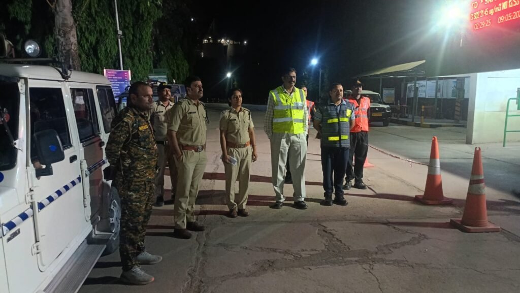 सुरक्षा सख्त, भीड़भाड़ वाले इलाकों में चेकिंग,नरसिंहगढ़ सीमेंट फैक्ट्री का निरीक्षण