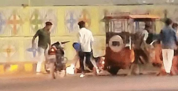रिक्शा चालक के साथियों ने सवारी बिठाने पर युवक की पिटाई की