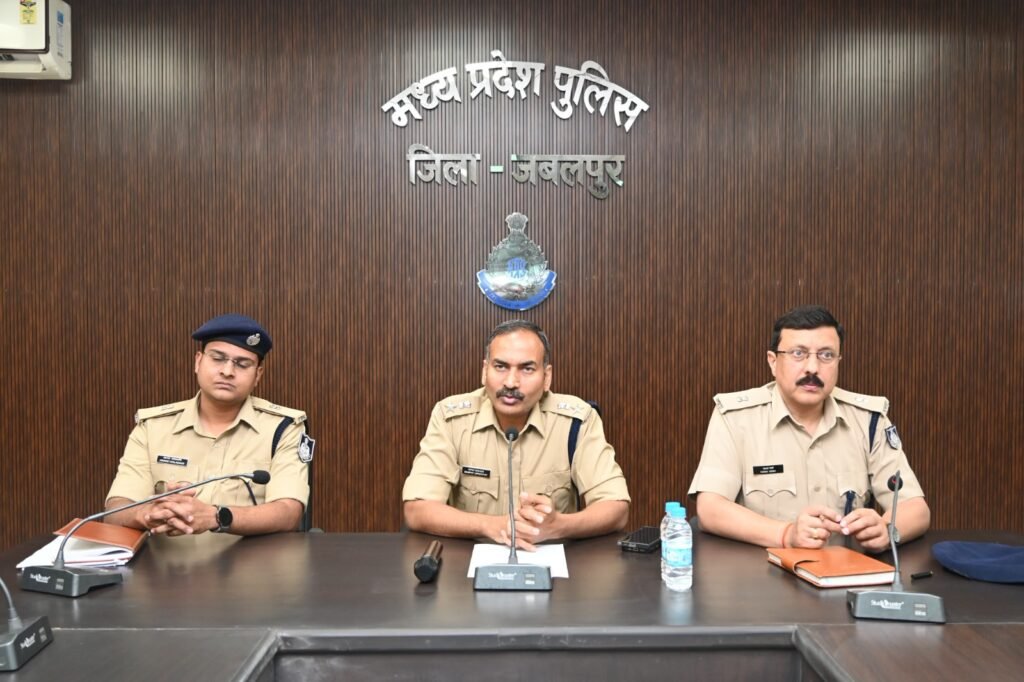 लंबित प्रकरणों पर कप्तान ने जताई नाराजगी