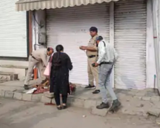 फुटपाथ पर सो रहे हम्माल की देर रात हत्या