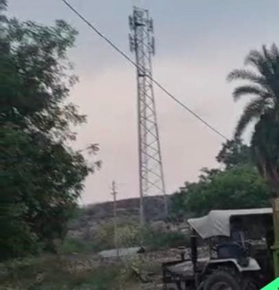 बिना रॉयल्टी वाले पांच रेत से भरे ट्रैक्टर ट्रॉली पकड़े