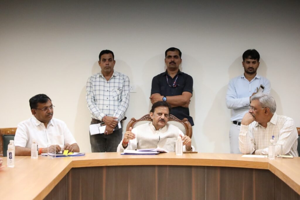 सीतापुर हनुमना उदवहन सिंचाई परियोजना का सर्वे समय पर पूरा करें