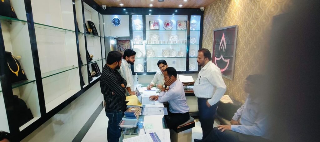 हॉलमार्क और हॉलमार्क के बिना बेचे जाने वाले स्वर्ण आभूषण जब्त