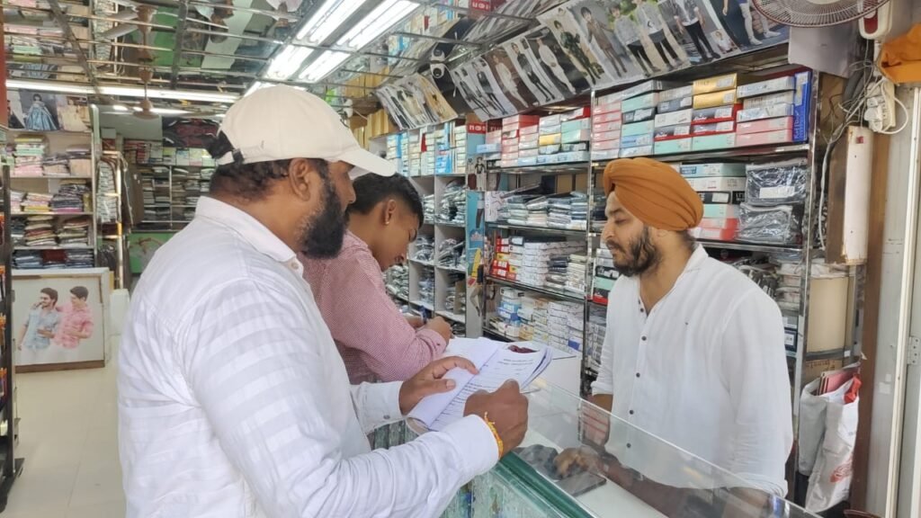 टॉवर चौराहा एवं अग्रसेन चौराहा क्षेत्र में मौके पर स्पॉट फाइन