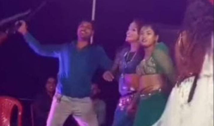 बंदूक लहराकर डीजे पर डांस, दर्ज हुआ प्रकरण