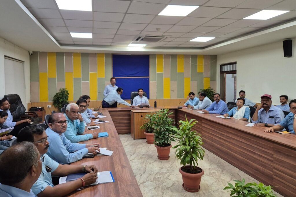 बरसात आने के पहले बड़े नाले और नालियो की सफाई कराने के निर्देश