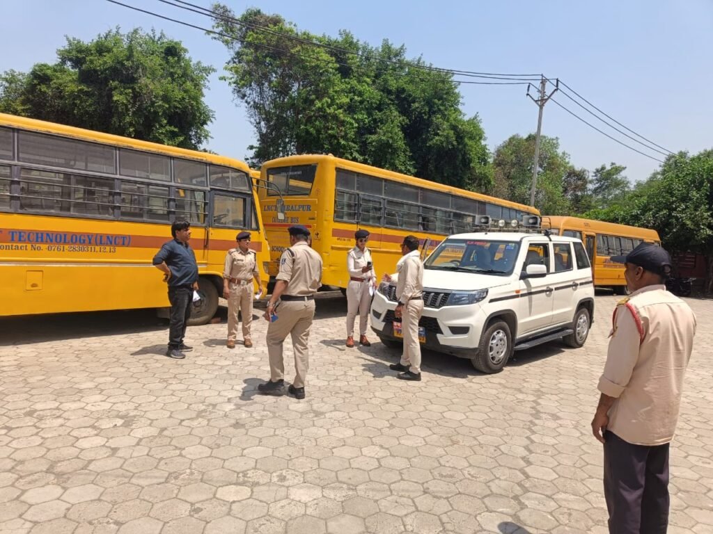 स्कूल- कॉलेज बसों की चेकिंग जारी