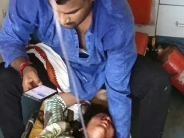 अयोध्या से उज्जैन जा रहे परिवार की कार पलटी, तीन घायल, शिवपुरी में हुआ हादसा