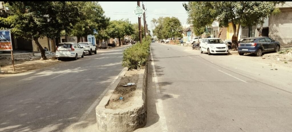 भीषण गर्मी से बेहाल हुए लोग, जरूरी कार्य होने पर ही बाहर निकल रहे