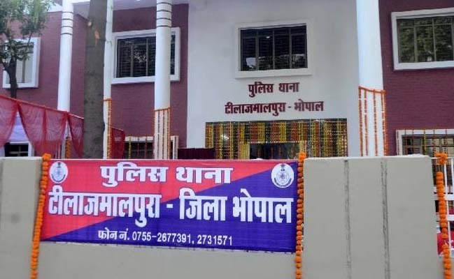 धारदार तलवार लहराने वाला स्थाई वारंटी गिरफ्तार