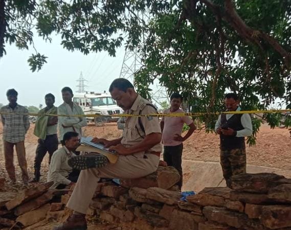 पतलोनी गांव में मिला अज्ञात व्यक्ति का शव