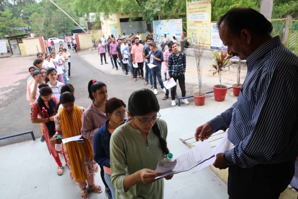 भोपाल में UPSC प्रारंभिक परीक्षा 50 केंद्रों पर कड़ी सुरक्षा में हो रही