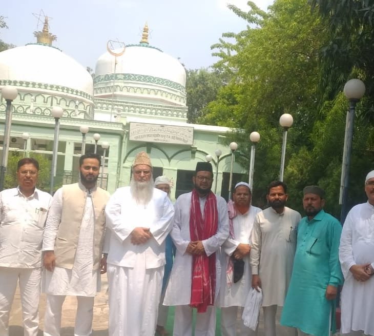 चीफ इमाम डॉ इलियासी ने दरगाह हजरत ख्वाजा खानून पर दी हाजिरी