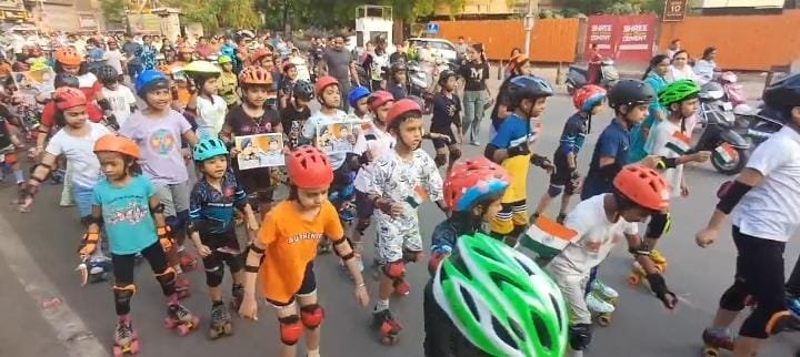सावरकर जयंती पर दो दिवसीय मेला, सुबह निकली तिरंगा बाल स्केटिंग यात्रा