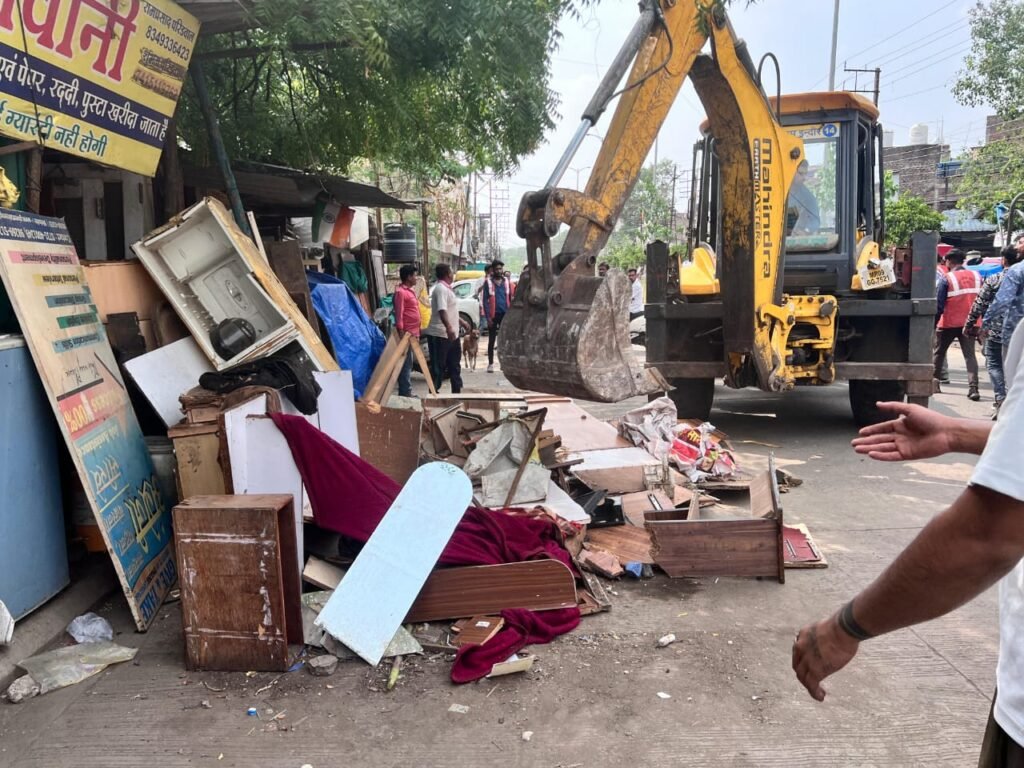 मालवा मिल से जंजीर वाला चौराहा तक हटाया अतिक्रमण