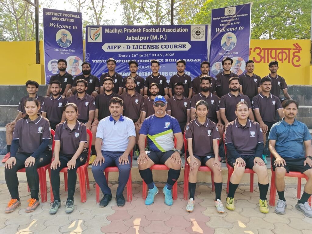 ग्वालियर में फुटबॉल डी लाइसेंस के लिए केशव दत्त ग्वालियर पहुचे