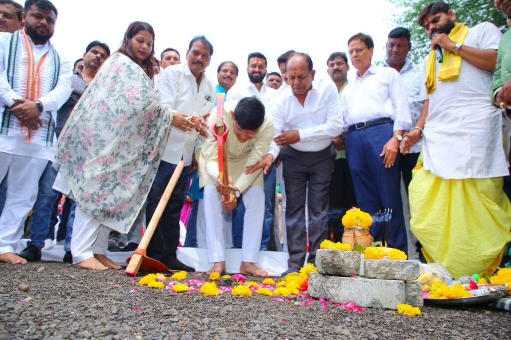30 करोड़ की लागत और 100 फीट चौड़ी आधुनिक सड़क का भूमिपूजन