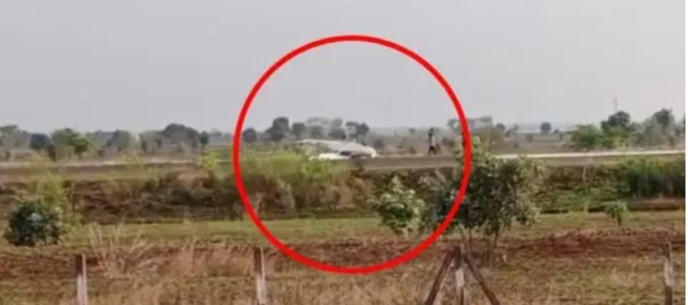 लैंडिंग के समय क्रैश होते होते बचा ट्रेनी विमान