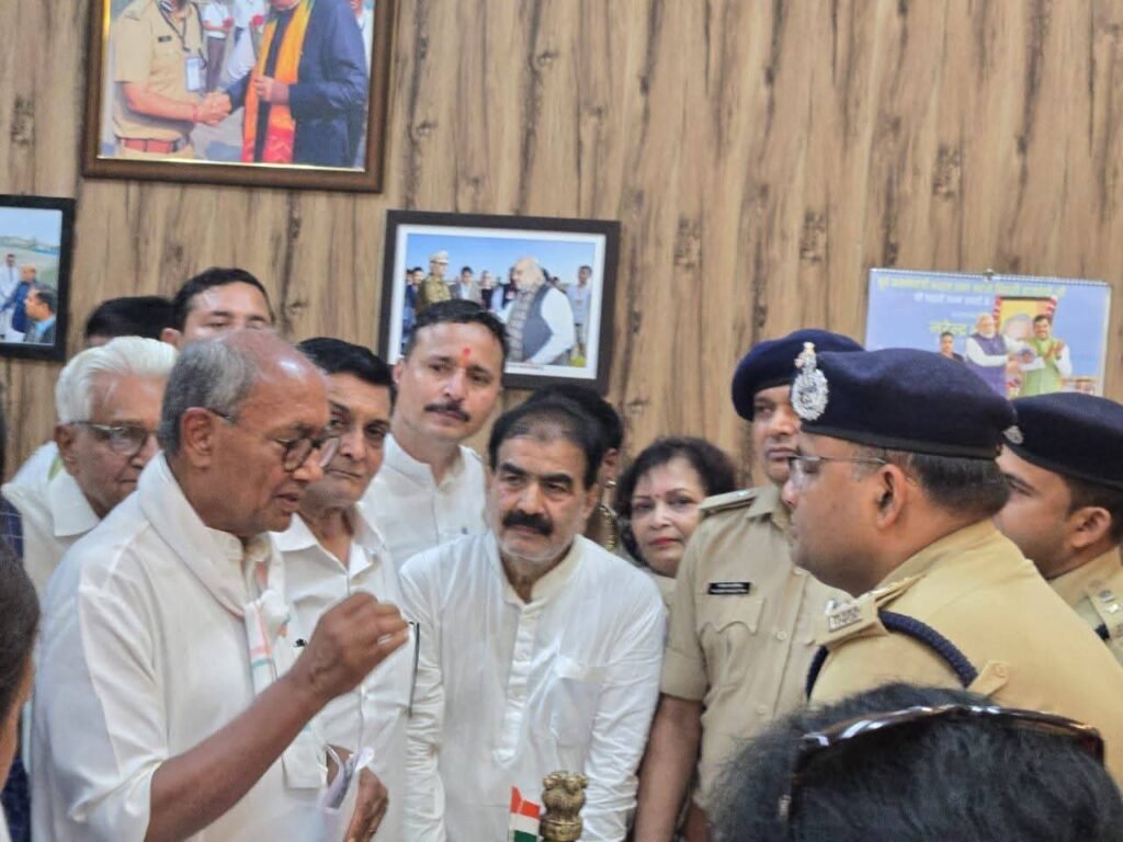 झूठे मुकदमों के खिलाफ ज्ञापन, 15 दिन में करो कार्रवाई नहीं तो आंदोलन