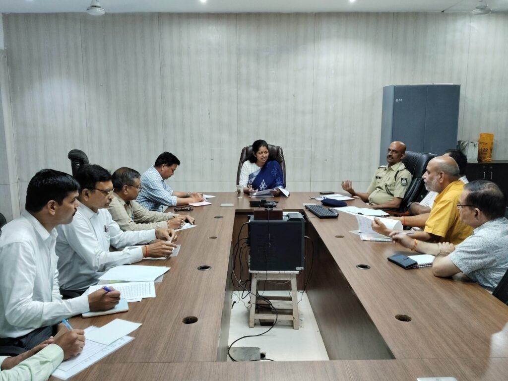 अज्ञात वाहन से दुर्घटना के पीडि़तों के प्रकरण तत्काल प्रस्तुत करें