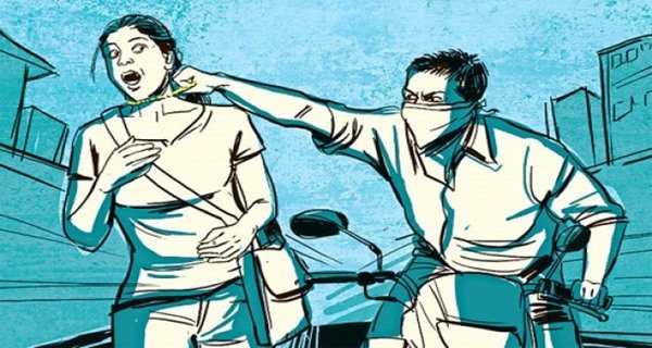 झपट्टा मारकर लूटा मंगलसूत्र, पीछा करते समय पलटा ई रिक्शा