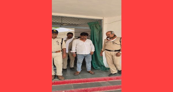 पुलिस के हत्थे चढ़ा कुख्यात पशु तस्कर