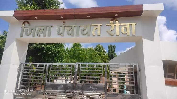 जिला पंचायत CEO ने सचिव और रोजगार सहायको को दिया नोटिस